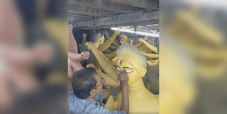 kumartuli artist kartick paul makes all idol in traditional way in durgapuja