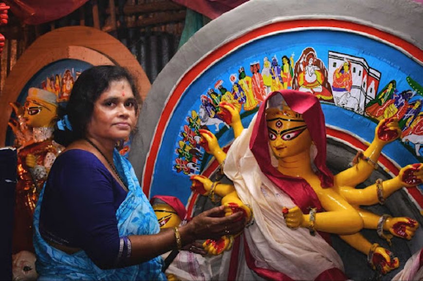 kumartuli artist china paul makes all idol in traditional way in durgapuja