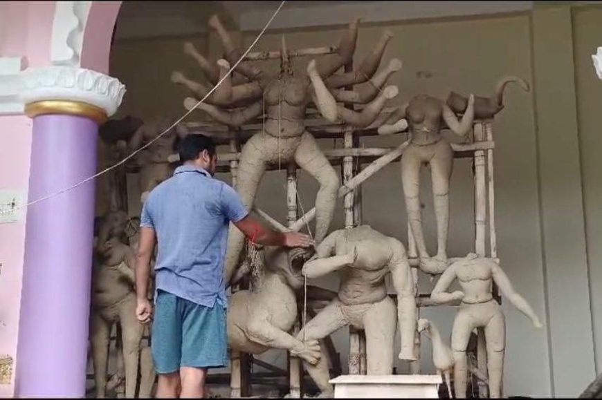 Malda Tarafdar family Durga Puja gnr