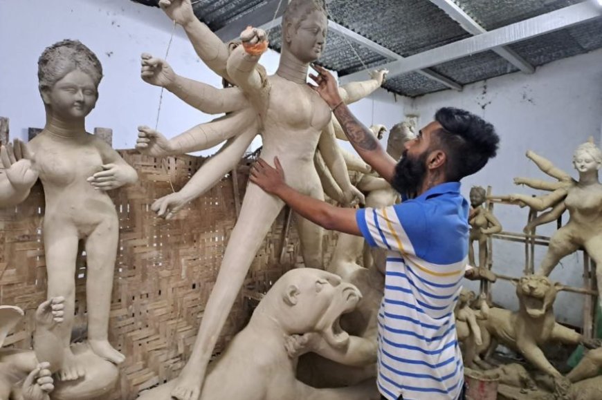 shouvik pal makes a idol in coochbehar rajpalace