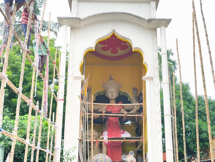 ast minute preparations in Chandannagar before getting ready for the jagadhatri Puja