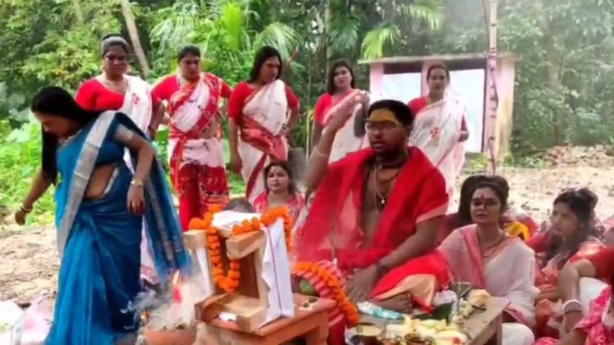 People of third gender organised Kali Puja at bagda