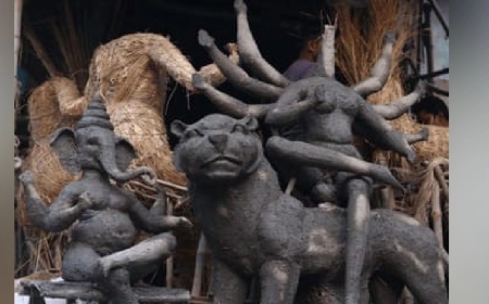 অধিক বর্ষণে ভাসছে পুজোর ভরসা, ডুবছে শারদীয়ার মৃৎশিল্পীর স্বপ্ন! পুজোর মুখে কী বলছেন শিল্পীরা?