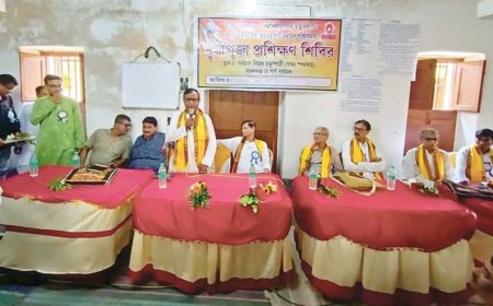 মাতৃবন্দনায় এই বছর জেলায় অভিনব উদ্যোগ, পুরোহিত প্রশিক্ষণ কেন্দ্রে পুরুষদের পাশাপাশি তালিম নিচ্ছেন মহিলারাও!