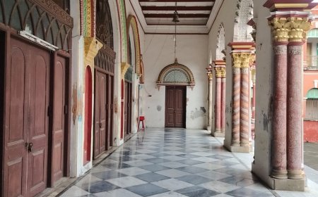 রাজা নেই, রাজবাড়িতে তাঁর চালু করা দুর্গাপূজা হয় স্থানীয়দের আর্থিক অনুদানে