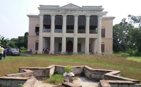 ইতিহাসের সঙ্গে জড়িয়ে আছে এই জমিদারবাড়ির নাম, তবু পুজো এলেই বাড়ির মহিলাদের ঠেলে দেওয়া হয় অনেকদূরে