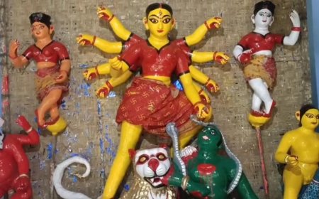 বিসর্জনের দিন ঘটেছিল অলৌকিক ঘটনা! তারপর থেকে দেবীকে বিসর্জন দেওয়ার সাহস করেন না কেউ
