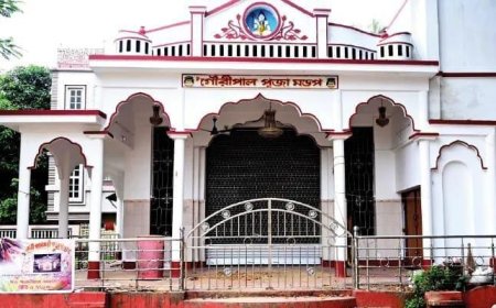 আত্রেয়ীর তীরে বনেদি ঐতিহ্যের দুর্গাপুজো, মায়ের ভোগে পান্তা ও বোয়াল মাছ!