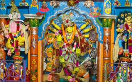 পাহাড়ে ঘনঘন কামানের আওয়াজের শুনলেই বোঝা যায় দুর্গাপুজোর সূচনা হল রাজবাড়িতে