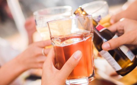 উৎসবের আমেজে আড্ডার সঙ্গী রঙিল জল! সুস্থভাবে উল্লাস করতে চাইলে মেনে চলুন ১:১ নিয়ম