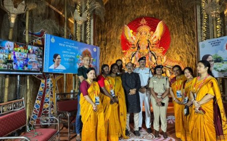 ৭২তম দুর্গাপুজোয় শব্দের আহ্বান, বাগুইআটি রেলপুকুর ইউনাইটেড ক্লাবের থিম ‘শব্দ’ উদ্বোধন করলেন মুখ্যমন্ত্রী 