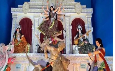 ট্রাম্প রূপী অসুর! এবার পুজোয় বিরাট চমক বহরমপুরের এই দুর্গাপুজো কমিটির