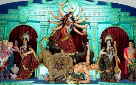 দেশের শক্ররাই আসল অসুর! এই মণ্ডপে মা দুর্গার হাতে ‘বধ’ হলেন বাংলাদেশ এবং পাকিস্তানের রাষ্ট্রনেতারা