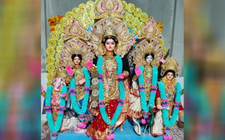 রণংদেহি নয়, বিধায়ক অভিজিৎ সিংহের বাড়িতে দ্বিভূজা দেবী দুর্গা পূজিতা হন অভয়া রূপে