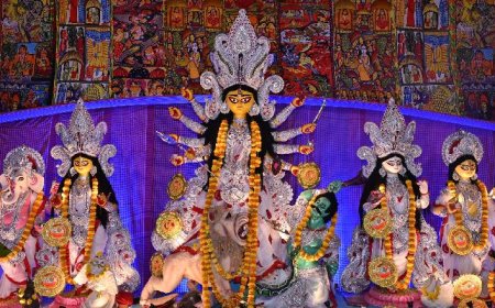 চিত্রগানা শিল্প থেকে হারানো শৈশব—শিল্প আর ঐতিহ্যের মেলবন্ধনে বেঙ্গালুরুর কোন,কোন পুজো হল ‘শারদ গৌরব’-এর সেরা পাঁচ?