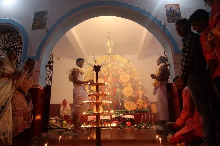 সাংস্কৃতিক অনুষ্ঠান থেকে ফুটবল টুর্নামেন্ট, বাংলা-ঝাড়খণ্ড সীমান্তের এই পুজোয় উন্মাদনা তুঙ্গে, আর কী চমক রয়েছে?