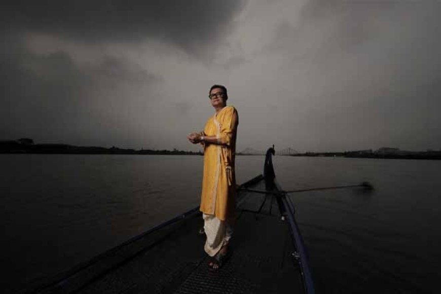 প্রেম, বিয়ে, এসবে পুজো কীভাবে এসেছে? -আমার ঠিক প্রেম করে বিয়ে নয়, আবার অ্যারেঞ্জ ম্যারেজ নয়। একজনের মাধ্যমে পরিচয় এবং তার কয়েকমাসের মধ্যেই বিয়ে...  ভাগ্যবান এত তাড়াতাড়ি জীবন সঙ্গী খুঁজে পাওয়া... -হ্যাঁ, অবশ্যই। তার থেকেও বেশি ভাগ্যবান টিকে যাওয়ায়। খুঁজে তো অনেকেই পায়। টেকে কতজনের?