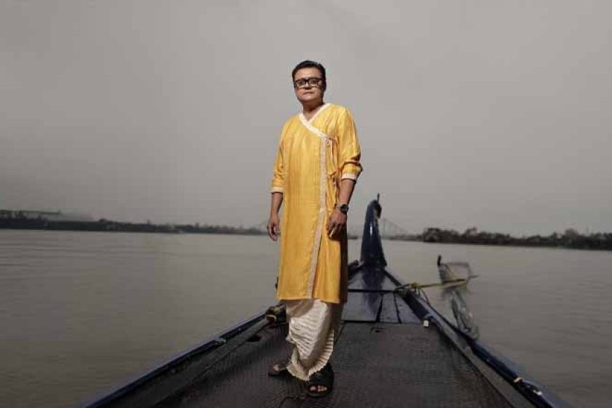 টেকানোর মন্ত্র কী? -মানুষের কান দু' টো। একটা দিয়ে কথা ঢোকালে, একটা দিয়ে বের করতে হয়। দু' পক্ষকেই। কম্প্রোমাইজও করতে হয়।  পুজোয় এবারে ঘুরতে যাওয়ার রুটম্যাপ রেডি? -আমরা খুব বেশি ভাবি না। দুমদাম ঠিক করি।