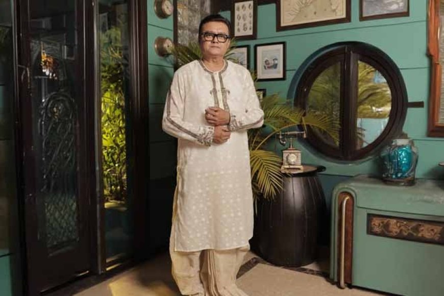 জলে কিংবা জঙ্গলে, এবারেও শহর থেকে দূরে, ভিড় থেকে দূরেই পুজো কাটাচ্ছেন তিনি। নিজের মতো করে।