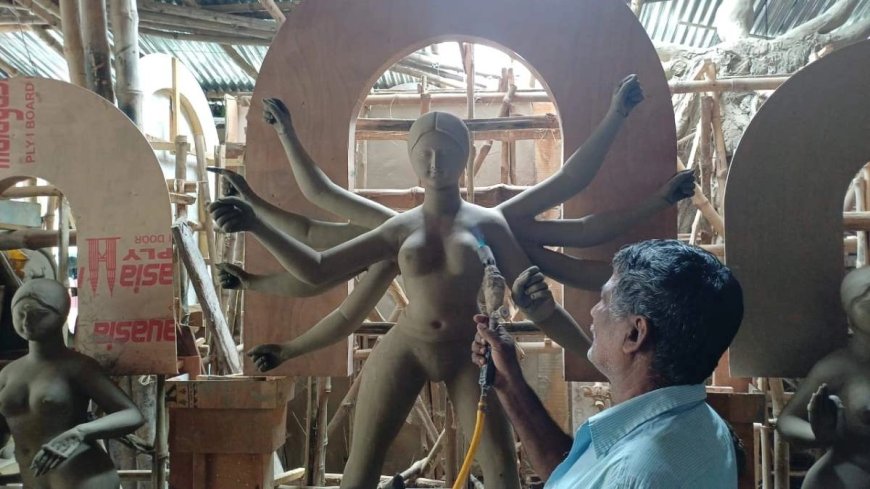 Durga Puja 2025: artists are facing difficulties to make durga idol due extended monsoon
