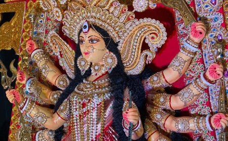 টেমসের তীরে কুমারী পুজো, কলকাতার ফুচকা-বিরিয়ানি, ক্যামডেনের পুজো মন কেড়েছে লন্ডনের