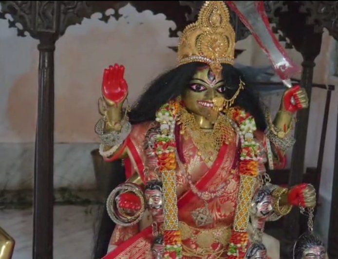 রাজবাড়ির মন্দিরে মাঝ রাতে হঠাৎ নুপুরের শব্দ, দেরী না করে তখনই হল পুজোর আয়োজন
