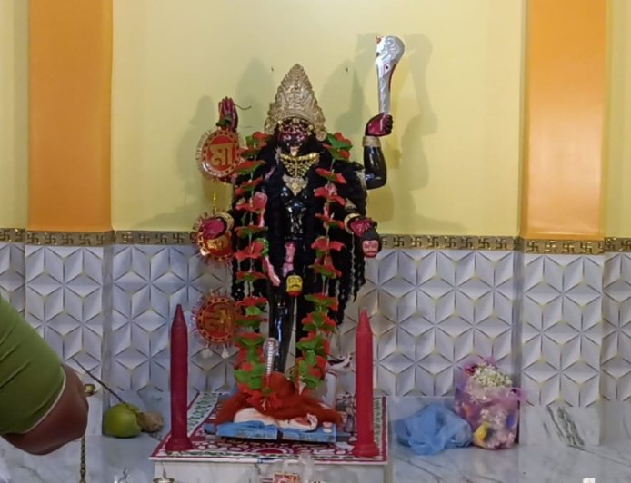 চকদিঘি ভট্টাচার্য বাড়ির মা পূজিত হন ‘দক্ষিণাকালী’ রূপে, ৩০০ বছরের ঐতিহ্যবাহী কালীপুজোয় বিশেষ আকর্ষণ ন্যাড়াপোড়া