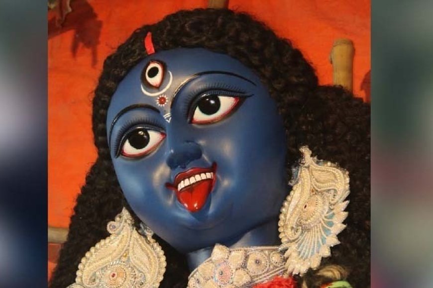তাহলে কেন বদল? বলছেন কোনও বিশেষ কারণ নেই। মনে হয়েছে বদলের, বদল করেছেন। কিন্তু এতে কি ছেদ পড়ল না শিল্পীর সঙ্গে এত বছরের সম্পর্কের? প্রবন্ধ বলছেন, 'ওর রাগ হয়েছে, দুঃখ পেয়েছে। আমি ভাবতে পারিনি, ও এতটা কষ্ট পাবে। ওর দুঃখ হলে আমাদের দুঃখ হয়। তবে এই মনোমালিন্য বাড়বে না, সময়ের সঙ্গে ঠিক হয়ে যাবে।'