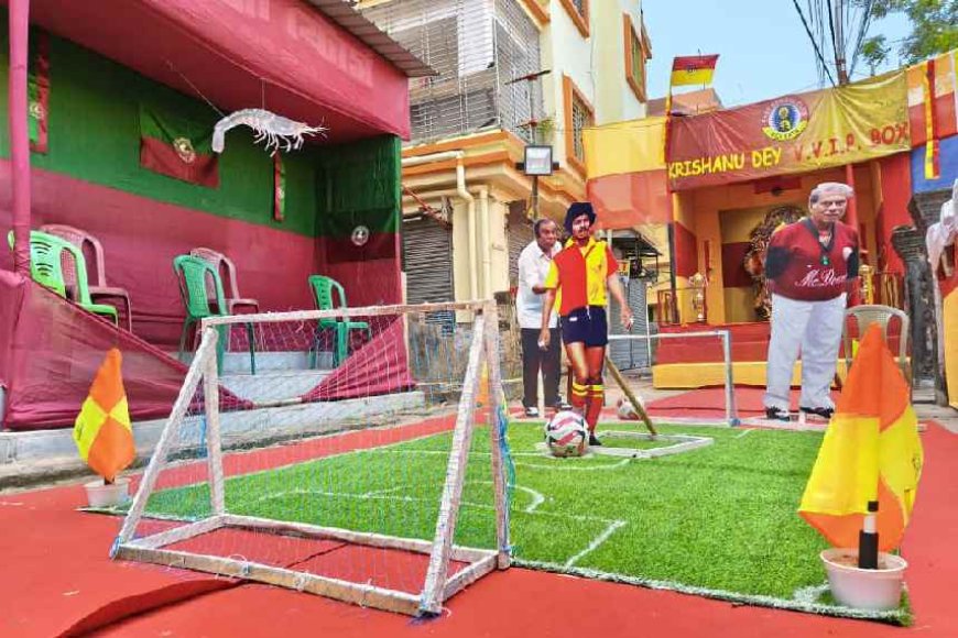 ‘সব খেলার সেরা বাঙালির তুমি ফুটবল’, এই গানটা শুধু ফুটবলপ্রেমী নয়, সব বাঙালির কাছেই একটা আবেগ। আর এবার এই আবেগই হয়ে উঠল কালীপুজোর ভাবনা।