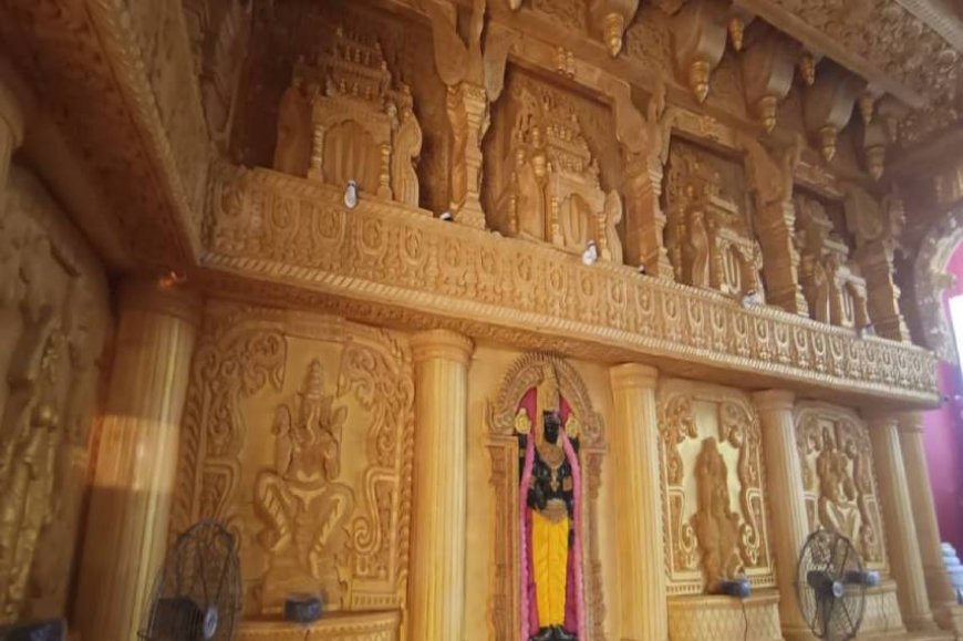 This traditional kalipujo in barasat gives 62 kgs gold ornament to the diety